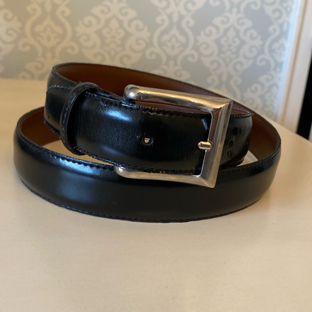 Men’s Black bonded leather belt in very good condition size 38